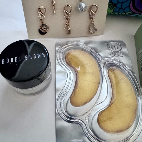 Cosmetic Bag with Bobby Brown & Clinique Skincare Set (7pcs) - Picture 6 of 6